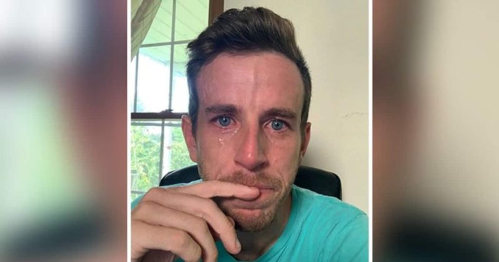 ceo-posts-crying-selfie-on-linkedin-after-firing-employees;-internet-divided