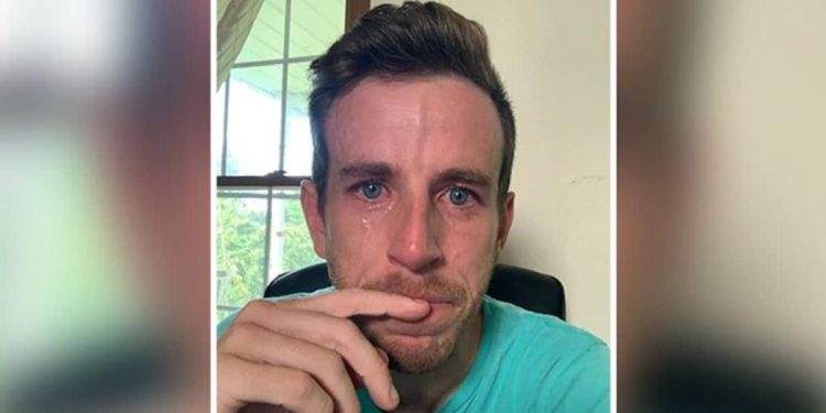 ceo-posts-crying-selfie-on-linkedin-after-firing-employees;-internet-divided