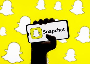 snapchat+-adds-new-features,-reaches-1-million-subscribers-–-search-engine-journal