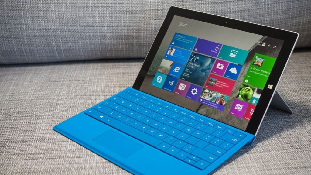 microsoft-news-roundup:-she-hulk-on-a-surface-pro-8,-whatsapp-desktop-update,-and-the-…