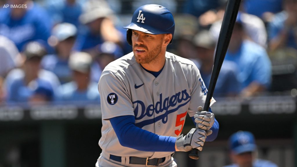 dodgers'-freddie-freeman-donates-$500000-for-new-baseball-clubhouse-at-oc-alma-mater