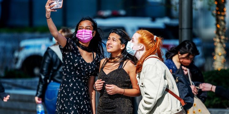 how-to-use-snapchat's-family-center-with-your-kids-–-wired