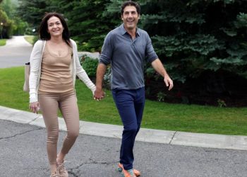 sheryl-sandberg-marries-former-nbc-news-producer-tom-bernthal-–-yahoo