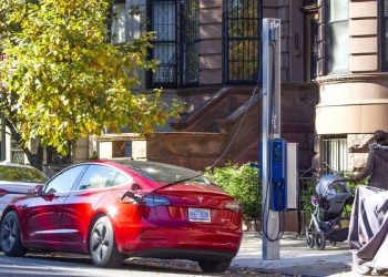 flo-powers-100th-charging-station-in-new-york-city-–-greentechlead