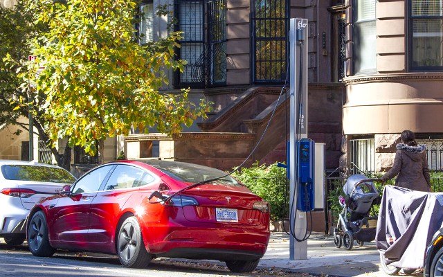 flo-powers-100th-charging-station-in-new-york-city-–-greentechlead