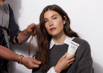 ultra-viral-jones-road-just-launched-a-'miracle-balm-for-hair,'-so-say-goodbye-to-flyaways