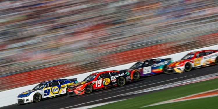 nascar-at-daytona:-how-to-watch-tonight's-race-without-cable-–-cnet