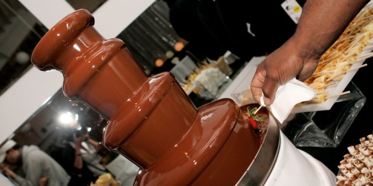 guy-attempts-to-lick-a-chocolate-fountain-and-pays-the-price-–-rock-92.9