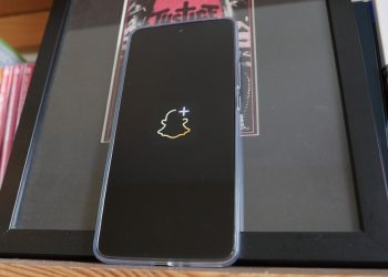 how-to-turn-on-dark-mode-in-snapchat,-both-ios-and-android-–-pocket-lint