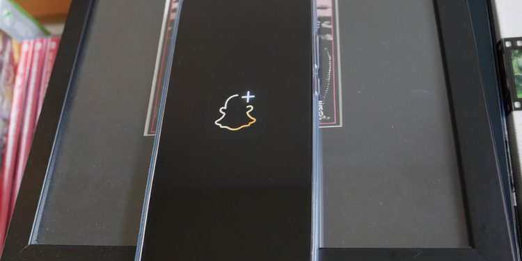 how-to-turn-on-dark-mode-in-snapchat,-both-ios-and-android-–-pocket-lint