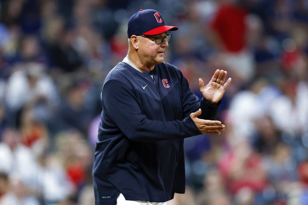 terry-francona-tells-guardians-players-to-'embrace-the-moment'-in-clubhouse-meeting