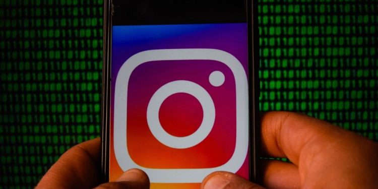 phishers-lure-instagram-users-with-fake-verification-forms-–-pcmag