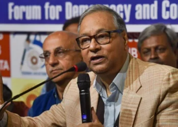 trinamool-mp-jawhar-sircar-removed-from-party's-whatsapp-group,-added-back-later