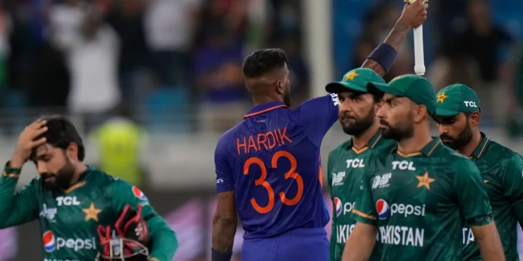 india-vs-pakistan-live-reactions-asia-cup-2022-super-4:-fans-shocked-with-ravi-bishnoi's-…