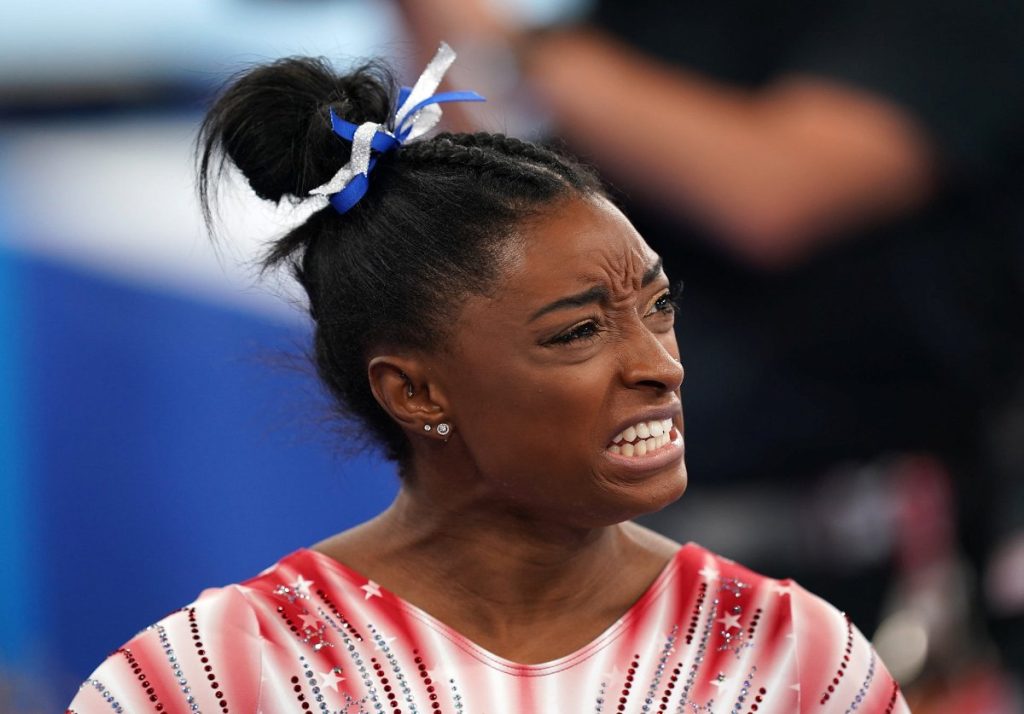 “didn't-put-that-in-my-notes”:-simone-biles-makes-a-blunder-while-hosting-6-million-…
