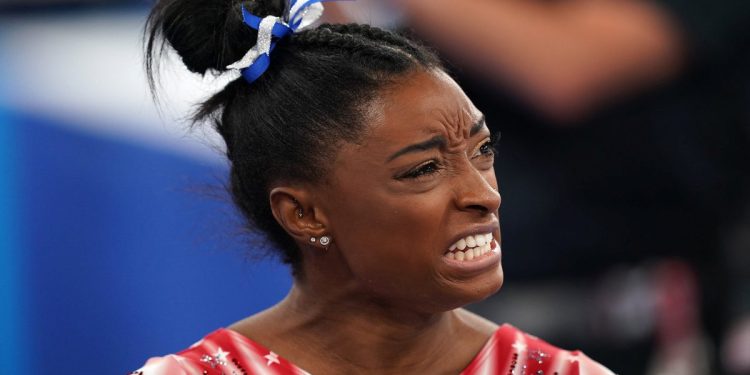 “didn't-put-that-in-my-notes”:-simone-biles-makes-a-blunder-while-hosting-6-million-…