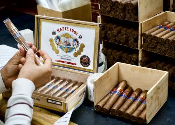 kafie-1901-cigars-undergoes-brand-and-blend-update-with-la-aurora