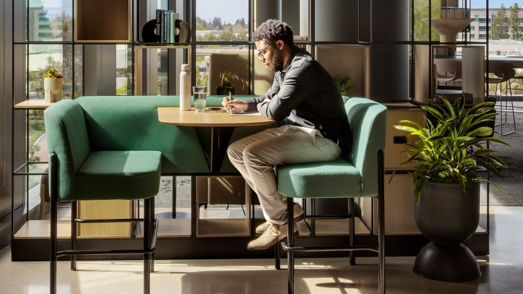 a-“postures-matrix”-shaped-how-linkedin's-new-headquarters-handles-hyb-–-fast-company