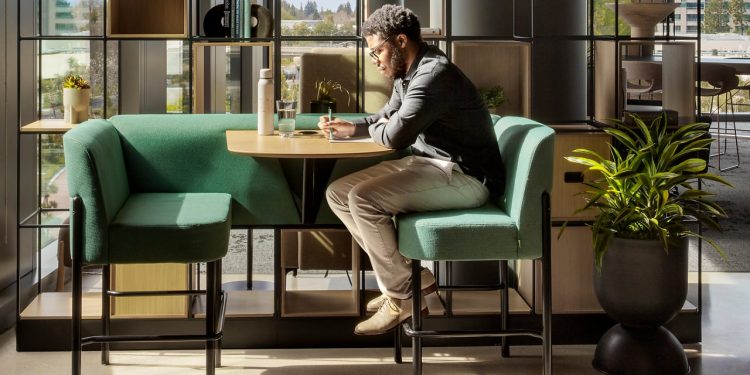a-“postures-matrix”-shaped-how-linkedin's-new-headquarters-handles-hyb-–-fast-company
