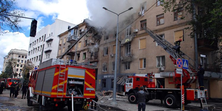 ukraine-seizes-the-moment-with-surprise-counterattacks;-putin-threatens-to-let-europe-…