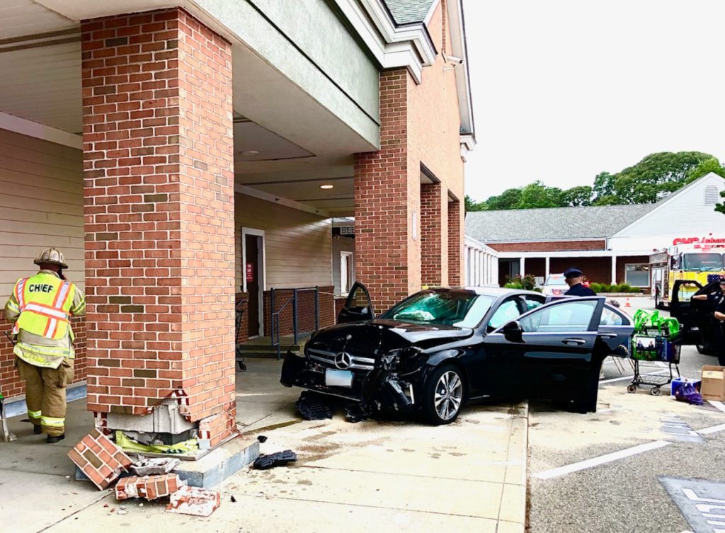 video-report:-car-crashes-into-support-structure-at-orleans-shopping-plaza-–-capecod.com
