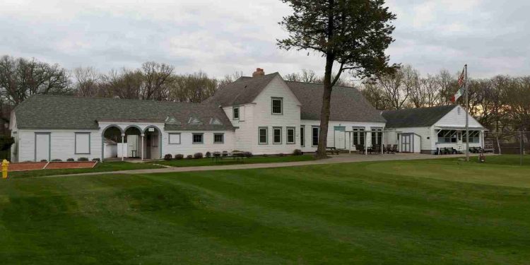 future-of-wildwood-golf-clubhouse-in-charles-city-still-to-be-determined-–-95.1-the-bull