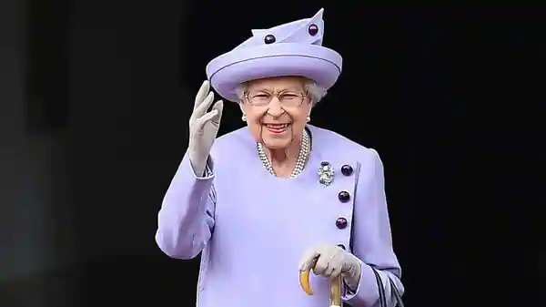 queen's-elizabeth-ii's-death-news-broke-on-twitter-before-bbc:-twitterati-mourns-|-mint