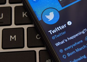 twitter-introduces-whatsapp-share-button-for-users-in-india-–-inc42