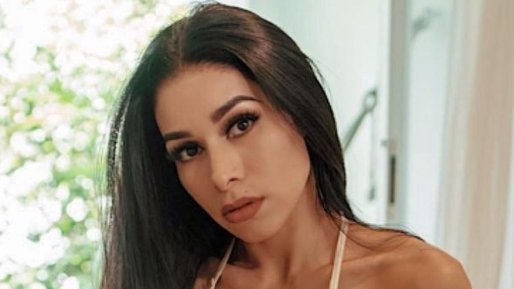 yuliett-torres-desafia-las-restricciones-de-instagram-con-micro-traje-de-bano-–-terra-mexico