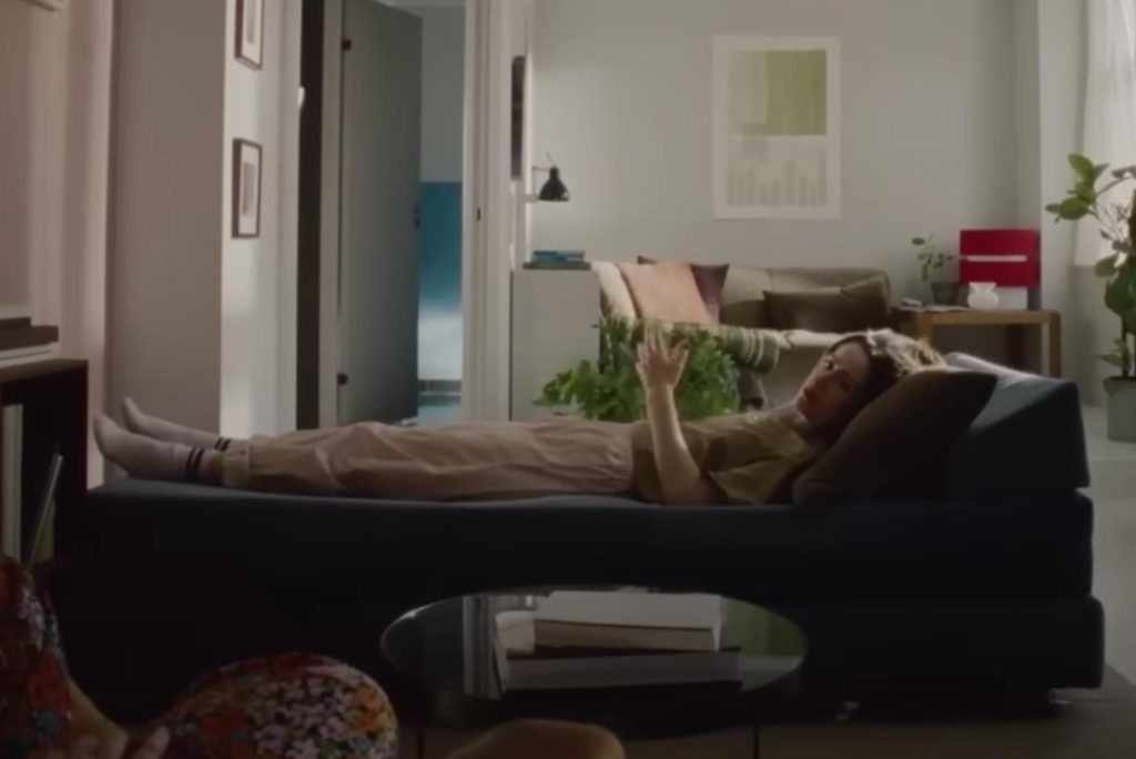 samsung-spot-lures-people-into-the-'flip-side'-–-campaign
