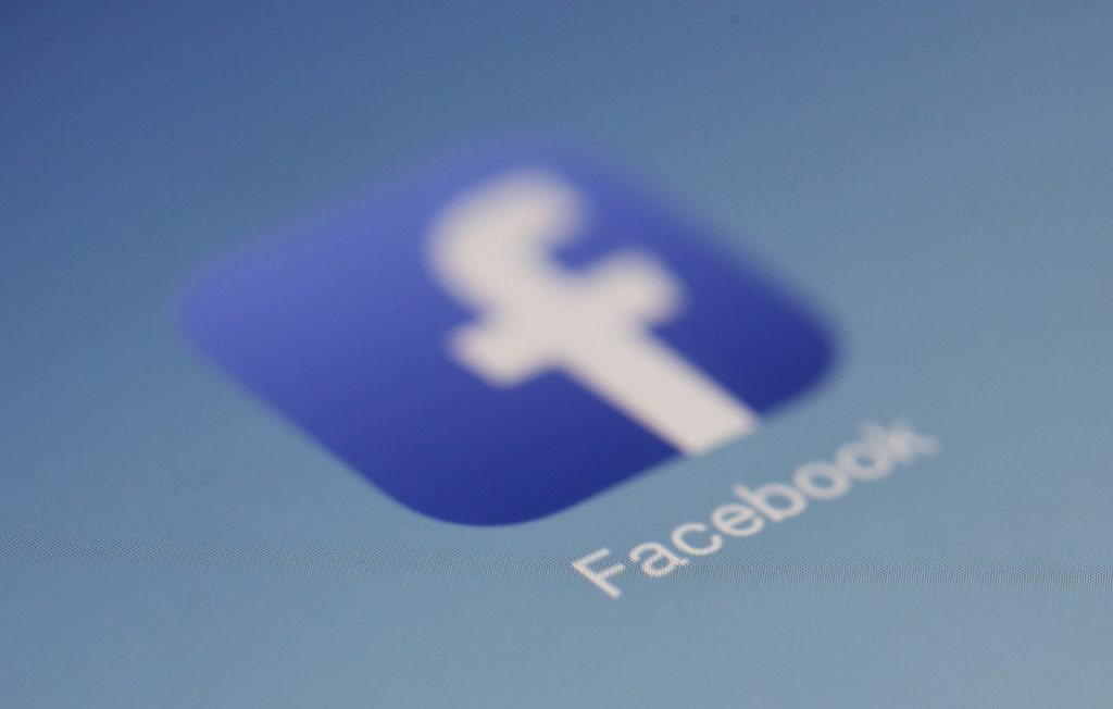 phishers-take-aim-at-facebook-page-owners-–-help-net-security