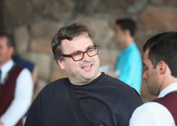 another-huge-problem:-linkedin-co-founder-on-musk's-plan-to-buy-twitter-–-inshorts