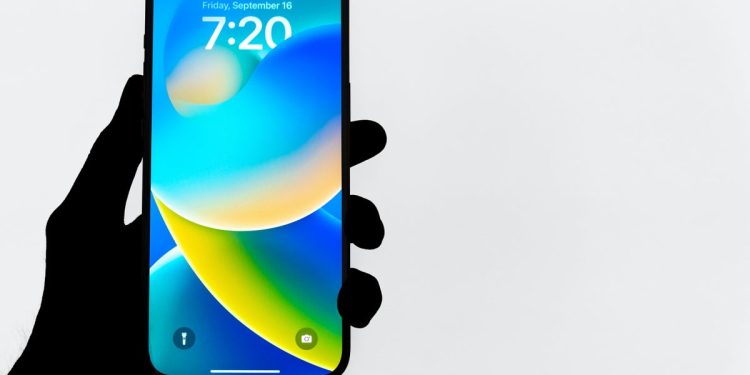 some-iphone-14-users-are-getting-this-'shaking'-glitch-while-using-tiktok-or-snapchat