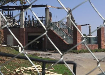 volunteers-come-together-to-help-bring-golf-back-after-tanasi-clubhouse-fire-–-wbir.com