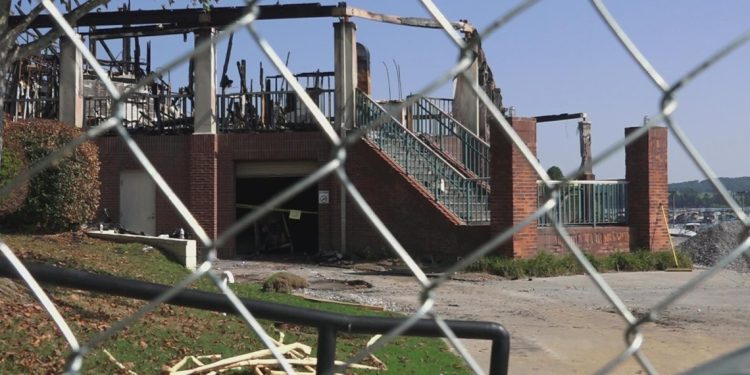 volunteers-come-together-to-help-bring-golf-back-after-tanasi-clubhouse-fire-–-wbir.com