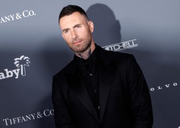 after-adam-levine-denies-affair,-instagram-model-appears-to-respond-with-cryptic-post