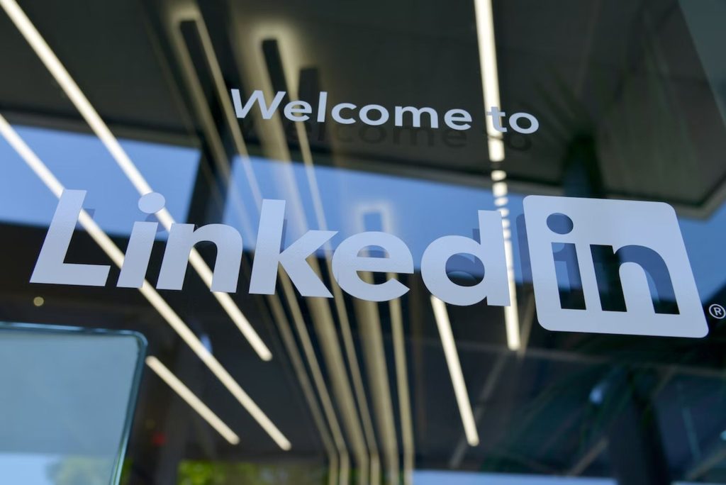 linkedin-donates-feathr,-their-feature-store,-to-the-linux-foundation-–-dataconomy