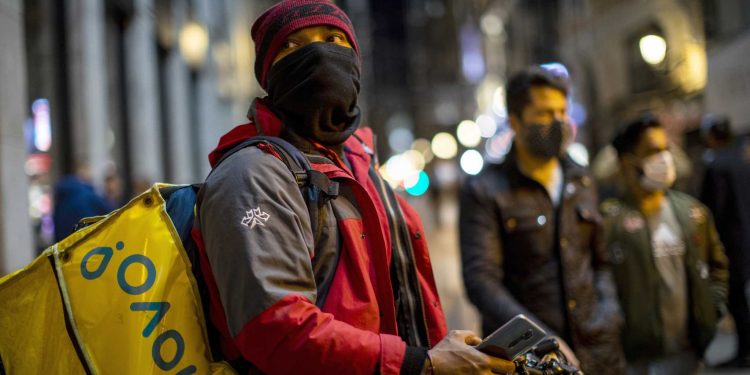 spain-fines-delivery-app-glovo-79m-euros-for-labor-violation-–-houston-chronicle