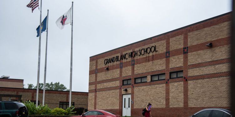 grand-blanc-students-will-not-face-criminal-charges-in-snapchat-incident,-prosecutor-says