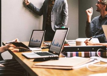 can-you-find-a-job-easier-with-linkedin-premium?-differences-with-the-free-–-gearrice