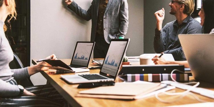 can-you-find-a-job-easier-with-linkedin-premium?-differences-with-the-free-–-gearrice