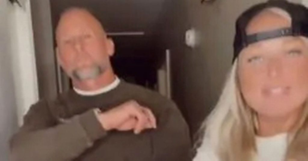 woman-boasts-her-age-gap-relationship-is-better-thanks-to-him-not-knowing-about-snapchat