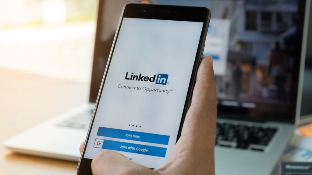 microsoft:-hackers-go-headhunting-on-linkedin,-use-whatsapp-to-deliver-malware-|-zdnet