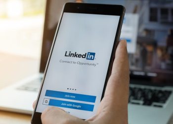 microsoft:-hackers-go-headhunting-on-linkedin,-use-whatsapp-to-deliver-malware-|-zdnet