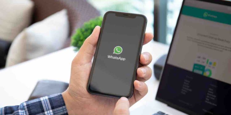 whatsapp:-svelato-il-bug-che-mette-a-rischio-i-vostri-dati,-dovete-aggiornare-subito