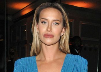 ferne-mccann-'can't-stop-crying'-as-she-'quits'-instagram-amid-leaked-voice-notes-drama