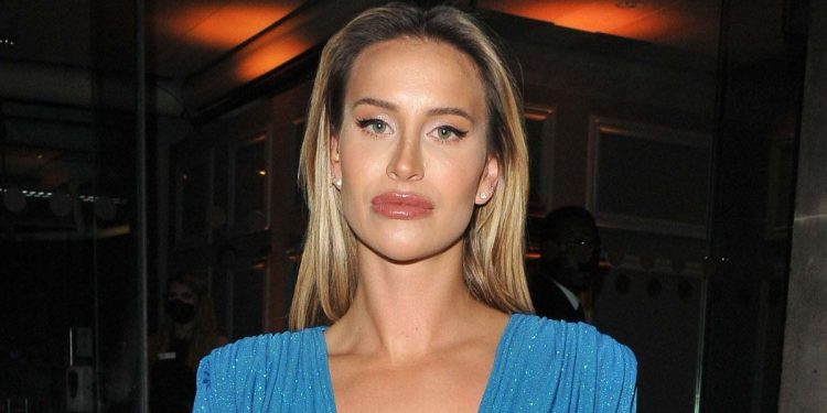 ferne-mccann-'can't-stop-crying'-as-she-'quits'-instagram-amid-leaked-voice-notes-drama