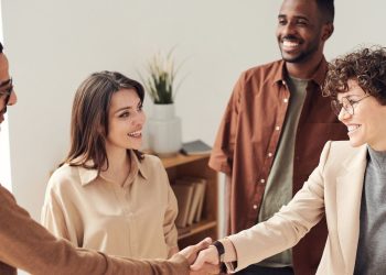 8-ways-to-build-a-professional-network-on-linkedin-–-makeuseof
