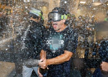 inside-the-mariners'-clubhouse-for-a-playoff-clinching-celebration-21-years-in-the-making