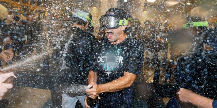 inside-the-mariners'-clubhouse-for-a-playoff-clinching-celebration-21-years-in-the-making